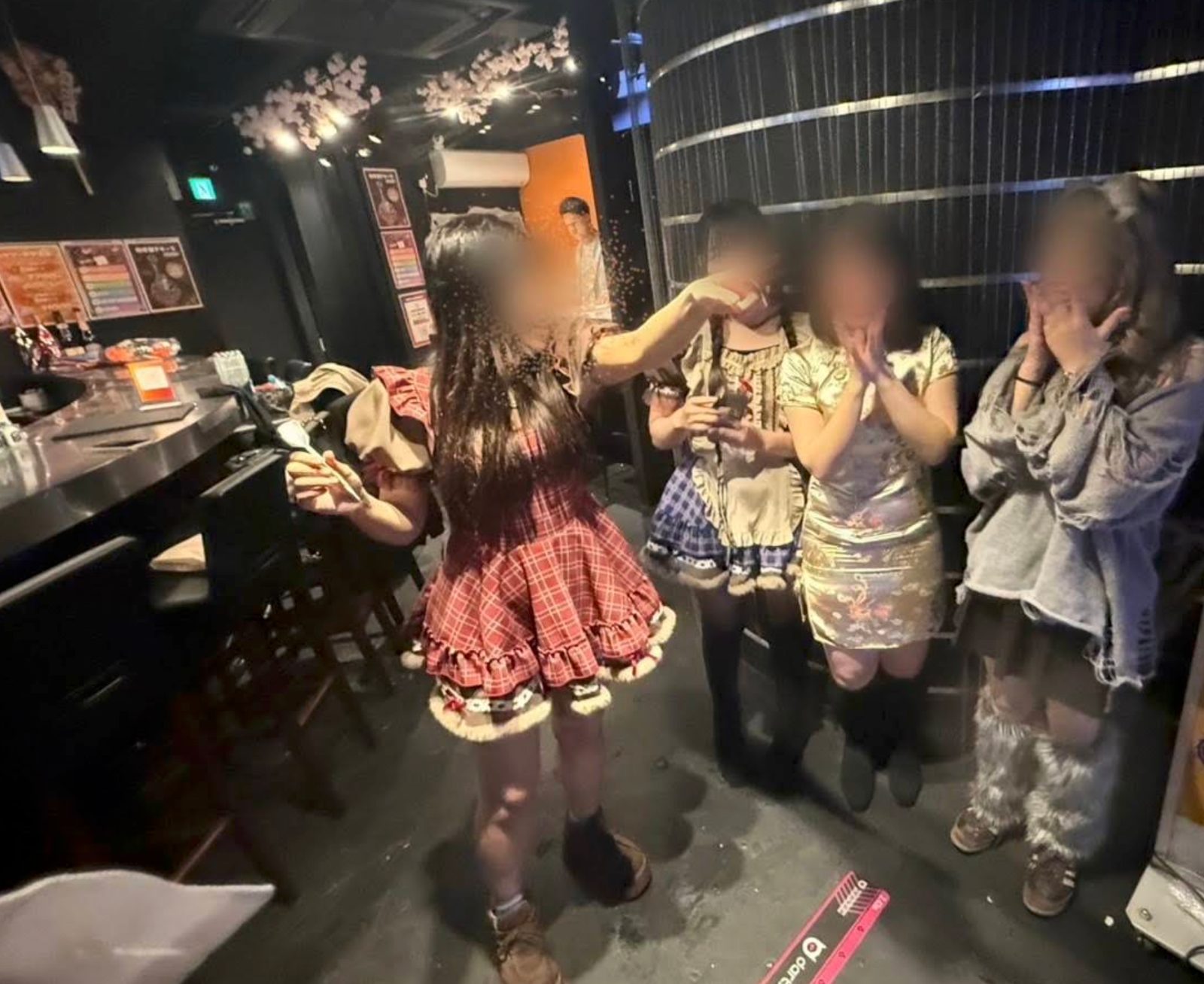 ガールズバーHalloween 神田 店内写真2